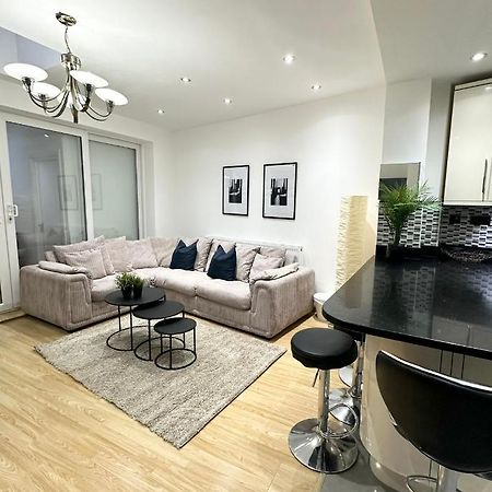 London Charm - Comfortable Room In Spacious House المظهر الخارجي الصورة