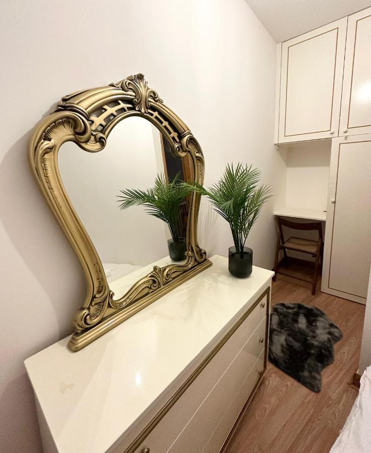 London Charm - Comfortable Room In Spacious House المظهر الخارجي الصورة