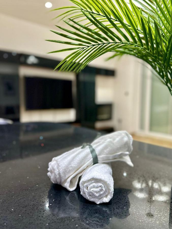 London Charm - Comfortable Room In Spacious House المظهر الخارجي الصورة